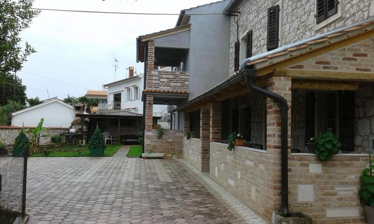 Apartmani Memic 100 M Do Plaze, Apartments Memic Only 100M From Beach Пореч Екстер'єр фото