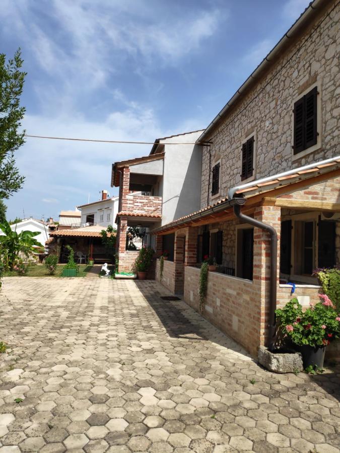 Apartmani Memic 100 M Do Plaze, Apartments Memic Only 100M From Beach Пореч Екстер'єр фото