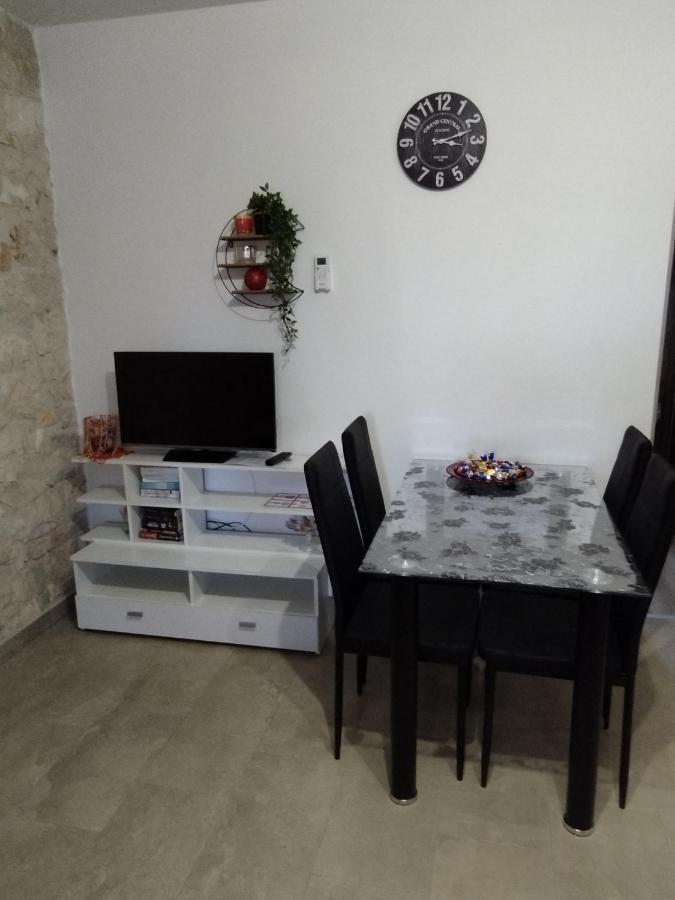 Apartmani Memic 100 M Do Plaze, Apartments Memic Only 100M From Beach Пореч Екстер'єр фото