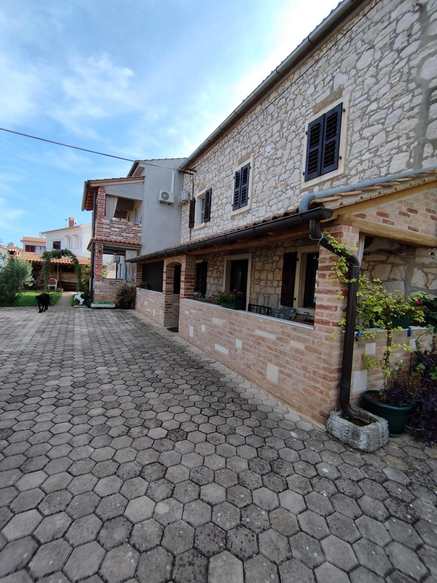 Apartmani Memic 100 M Do Plaze, Apartments Memic Only 100M From Beach Пореч Екстер'єр фото