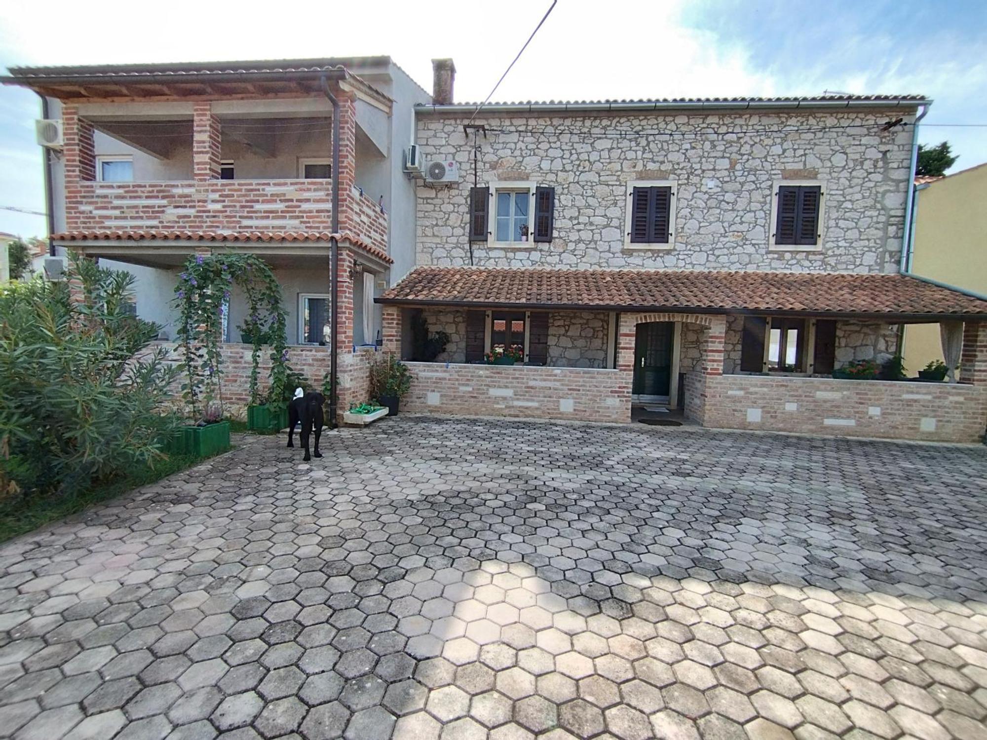 Apartmani Memic 100 M Do Plaze, Apartments Memic Only 100M From Beach Пореч Екстер'єр фото