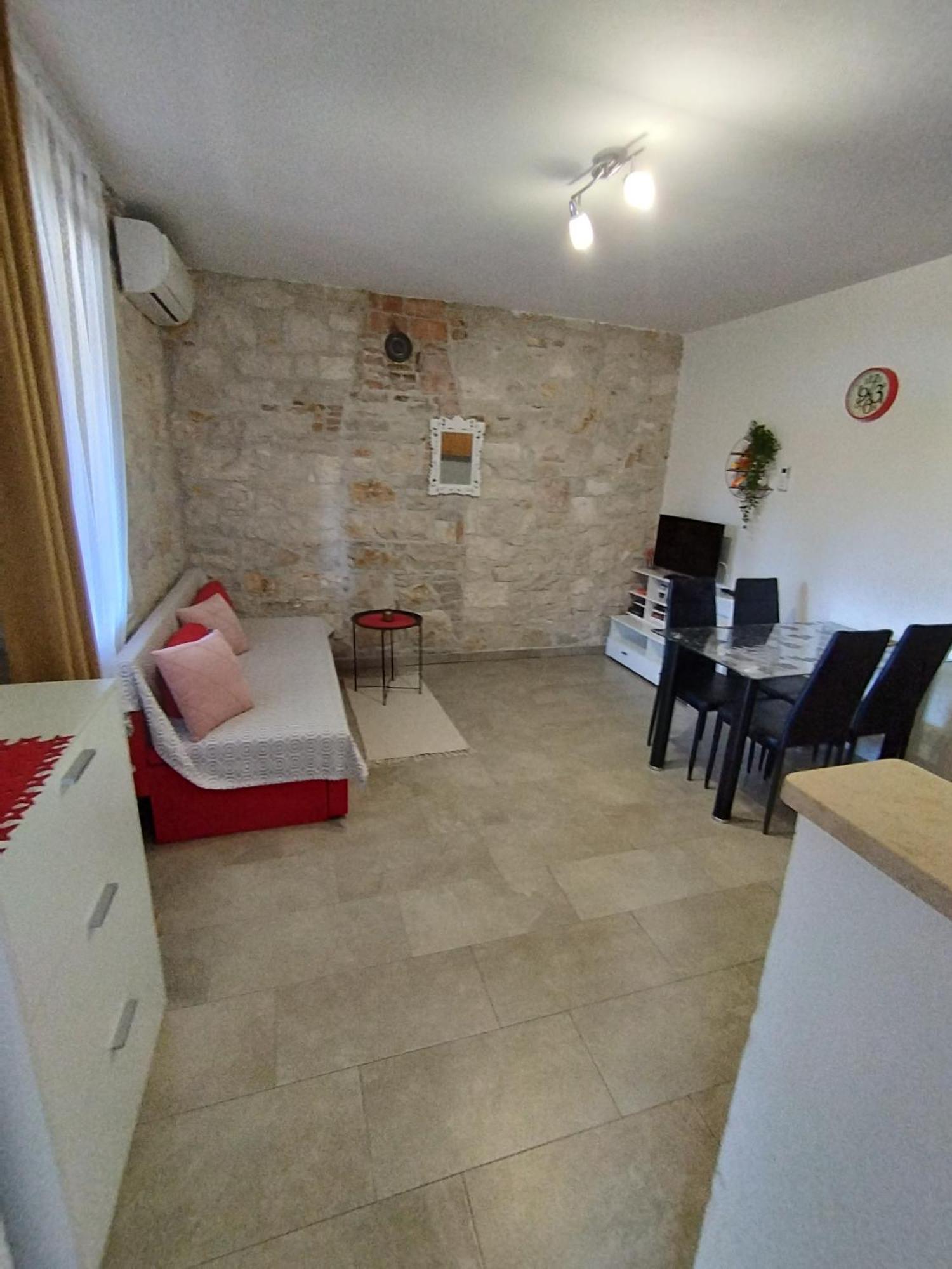 Apartmani Memic 100 M Do Plaze, Apartments Memic Only 100M From Beach Пореч Екстер'єр фото