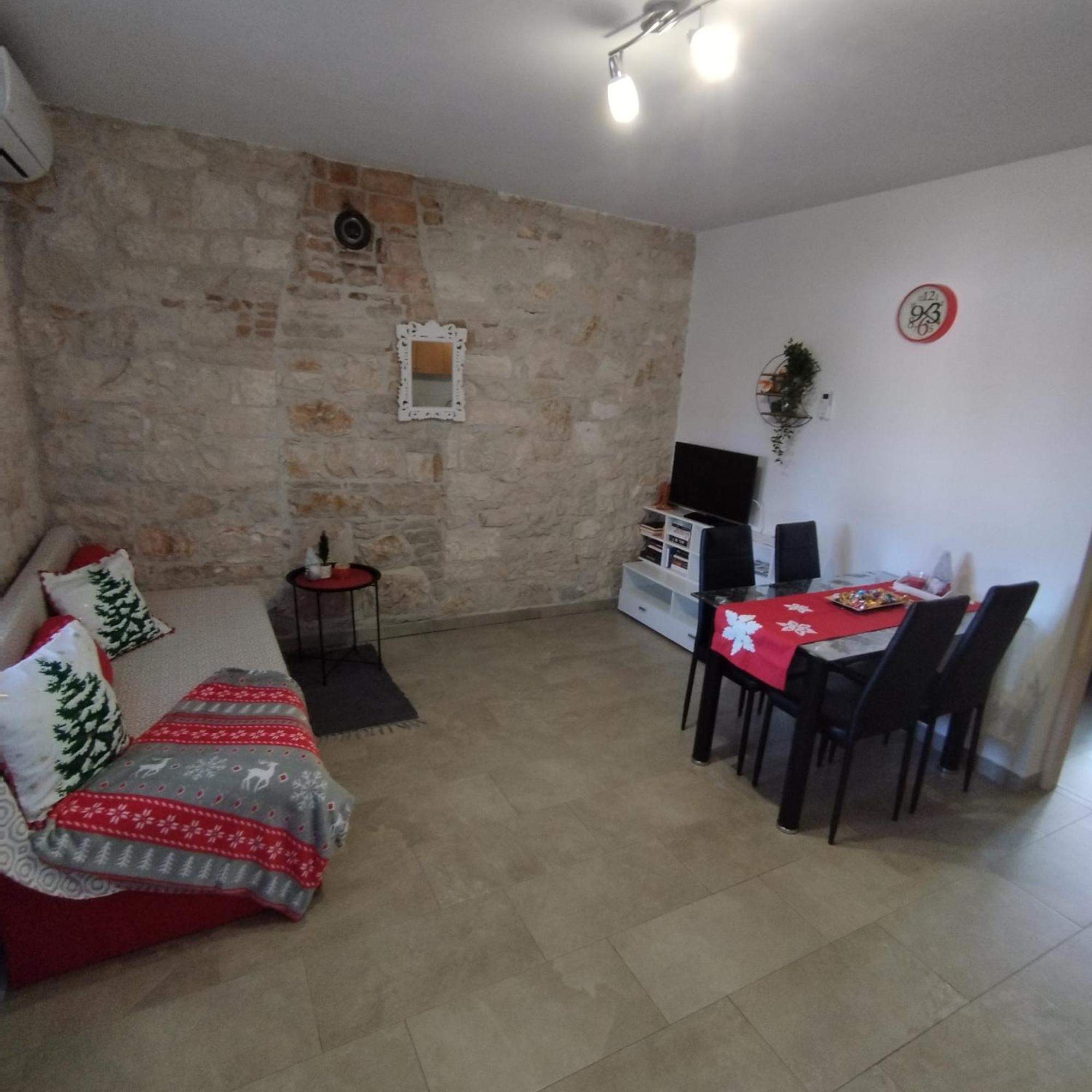Apartmani Memic 100 M Do Plaze, Apartments Memic Only 100M From Beach Пореч Екстер'єр фото
