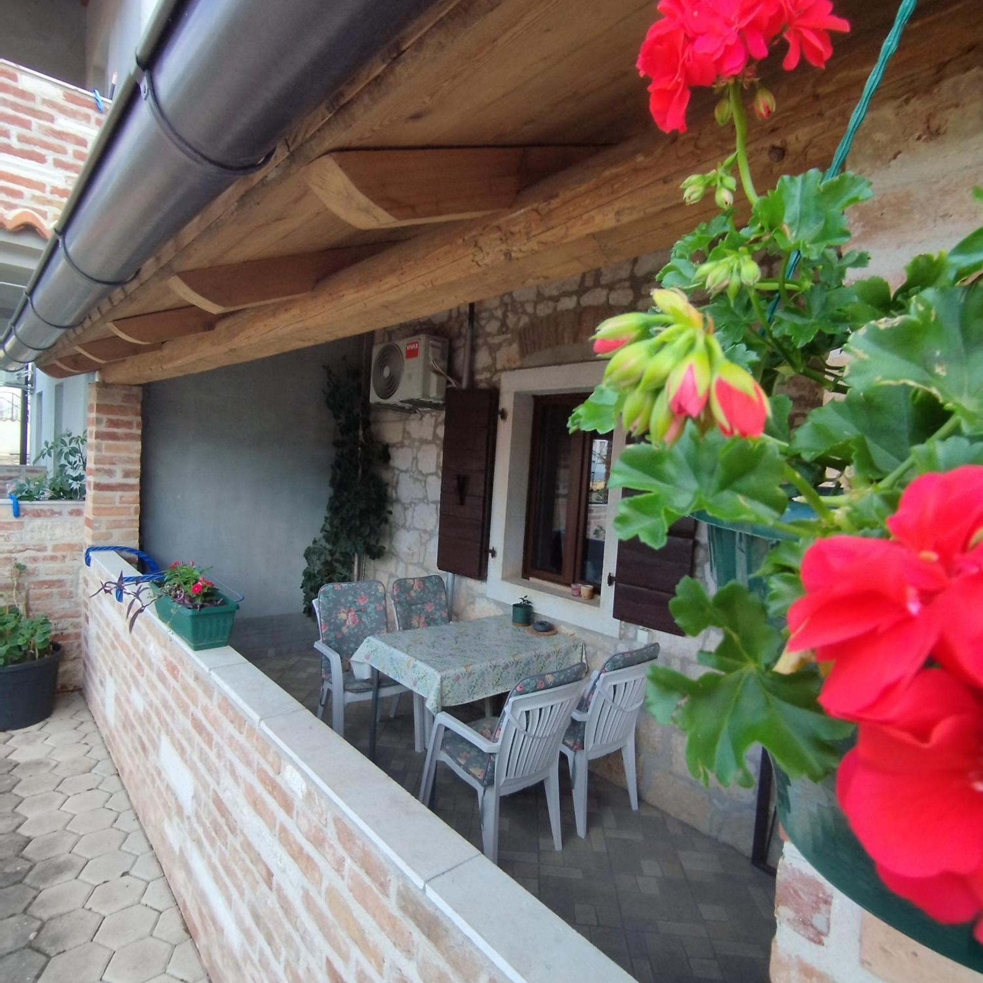 Apartmani Memic 100 M Do Plaze, Apartments Memic Only 100M From Beach Пореч Екстер'єр фото
